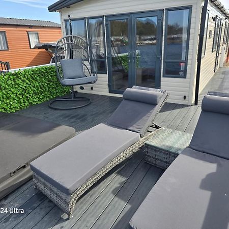 Lakeside Holiday Home With Hot Tub タターズホール エクステリア 写真