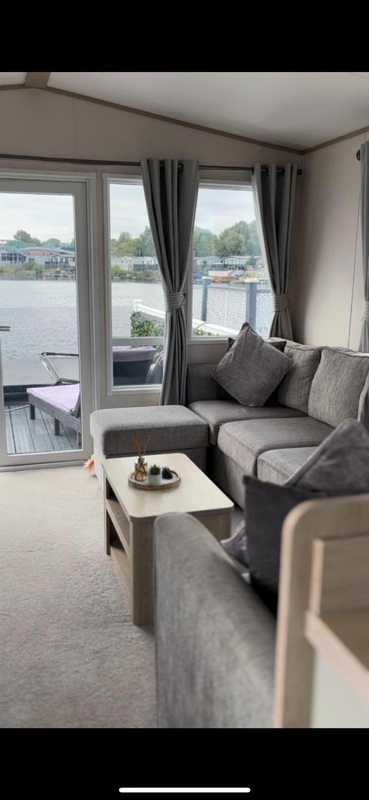 Lakeside Holiday Home With Hot Tub タターズホール エクステリア 写真