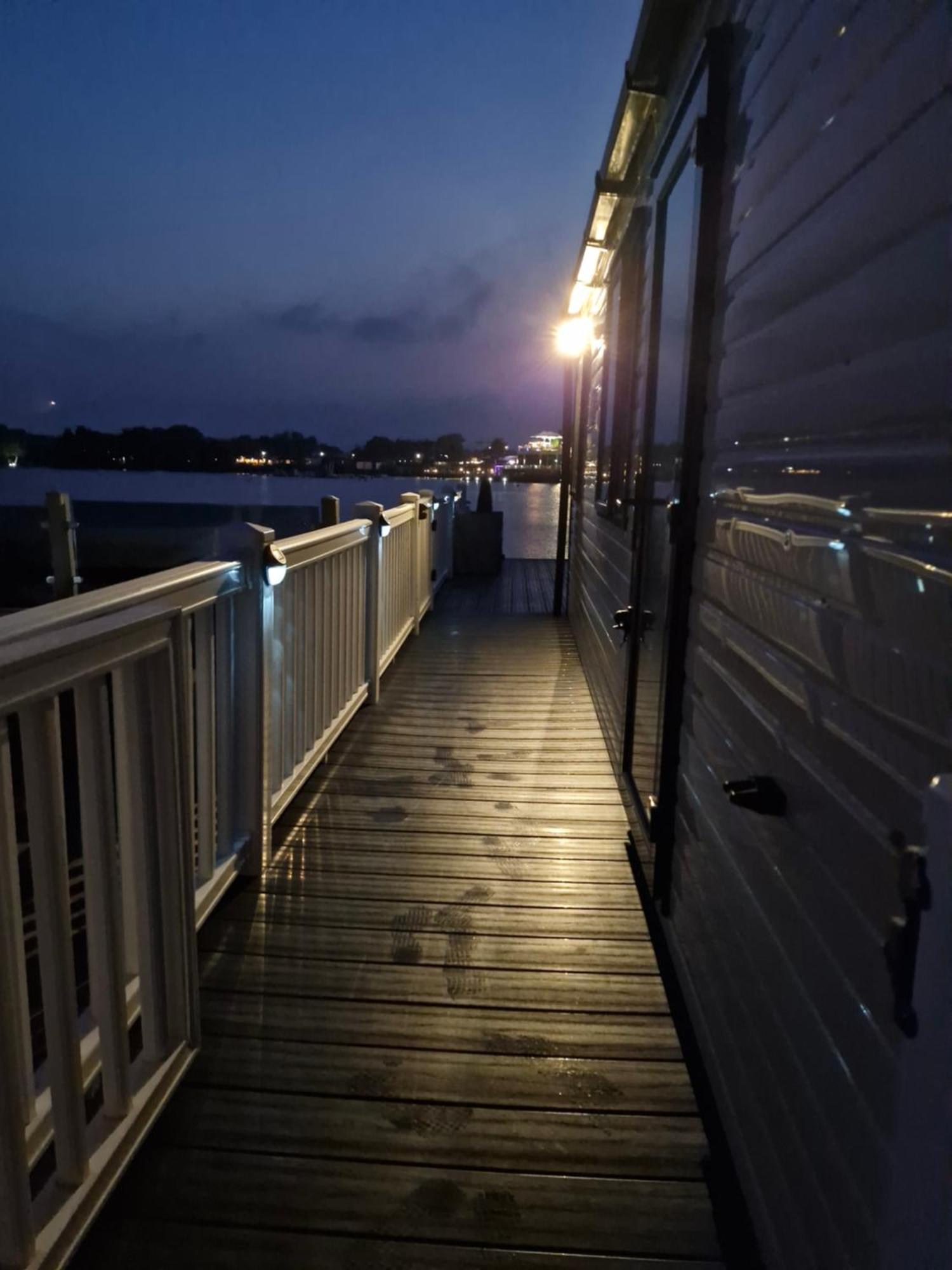 Lakeside Holiday Home With Hot Tub タターズホール エクステリア 写真