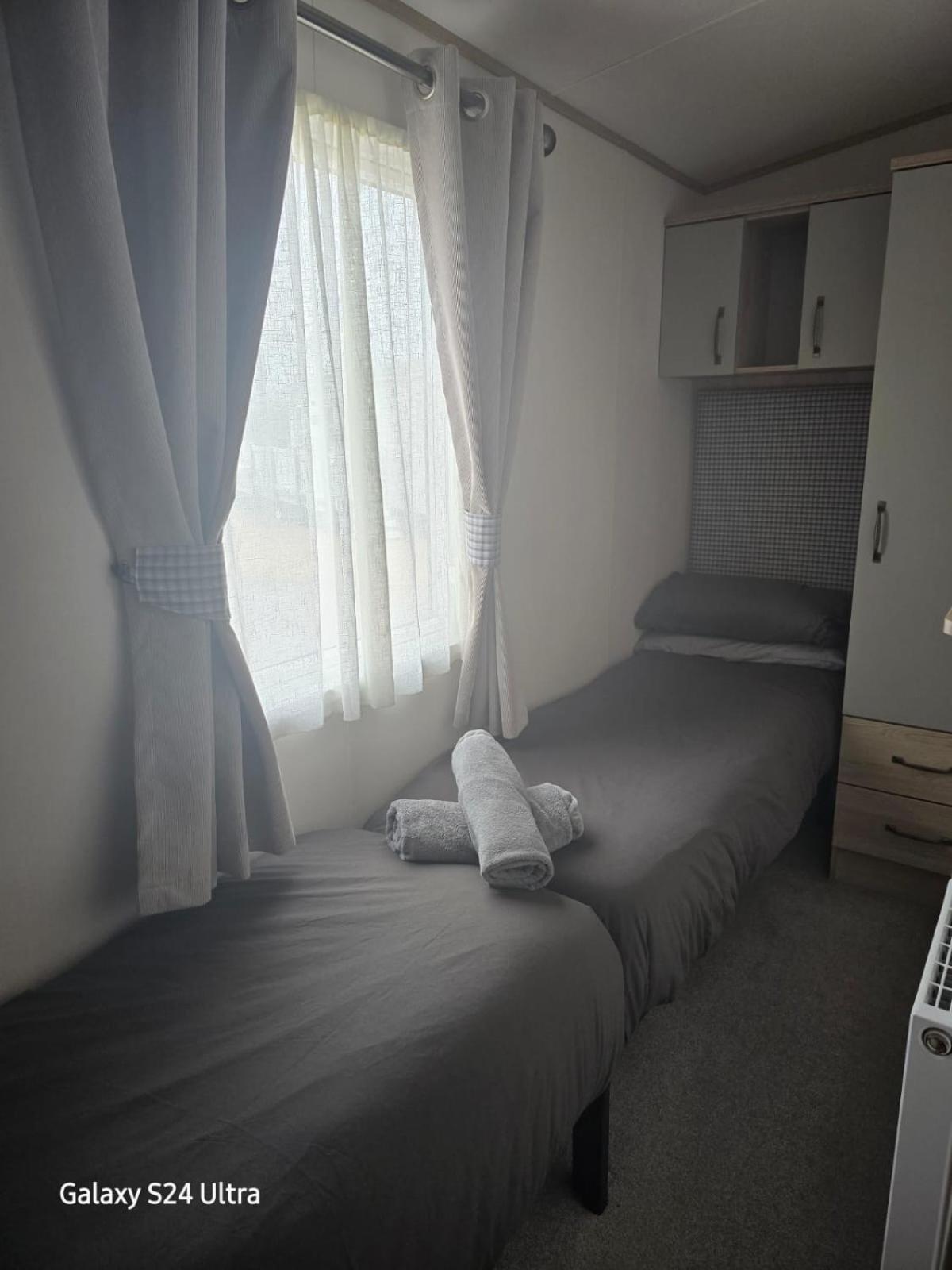 Lakeside Holiday Home With Hot Tub タターズホール エクステリア 写真